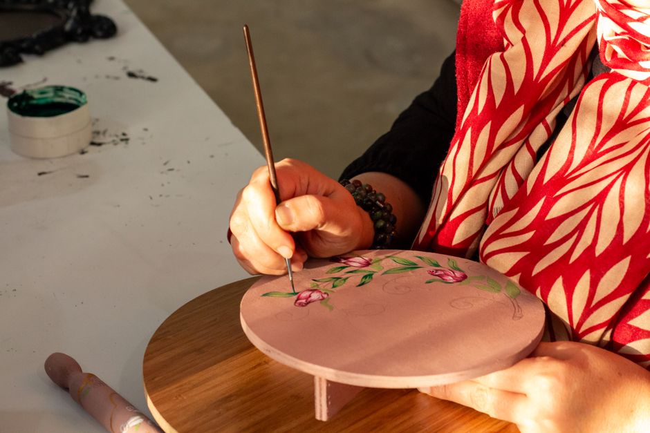 إعادة تدوير الأثاث: فن تحويل القطع القديمة إلى تحف فنية
